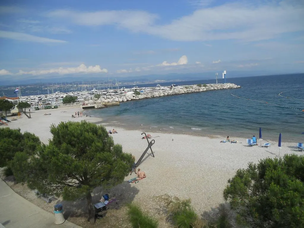 科尔马尼克公寓 Ičići 公寓